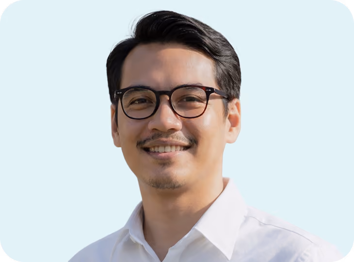 Headshot of Jake, a smiling GrowthAssistant video editor.