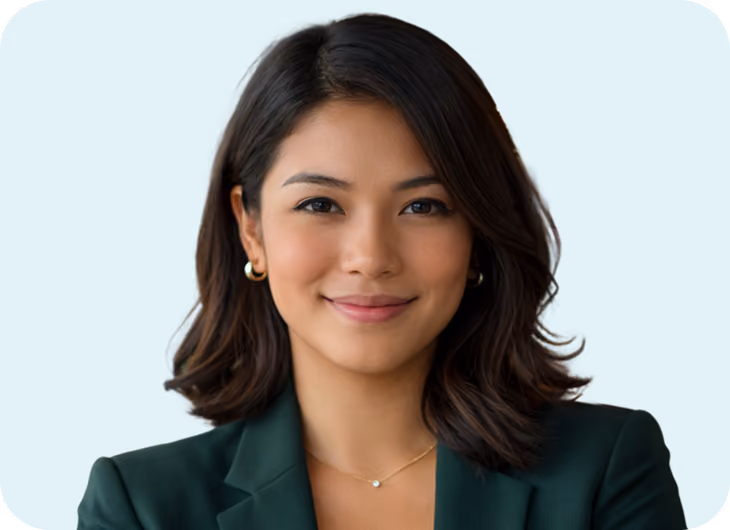 Headshot of Veronica, a smiling GrowthAssistant video editor.