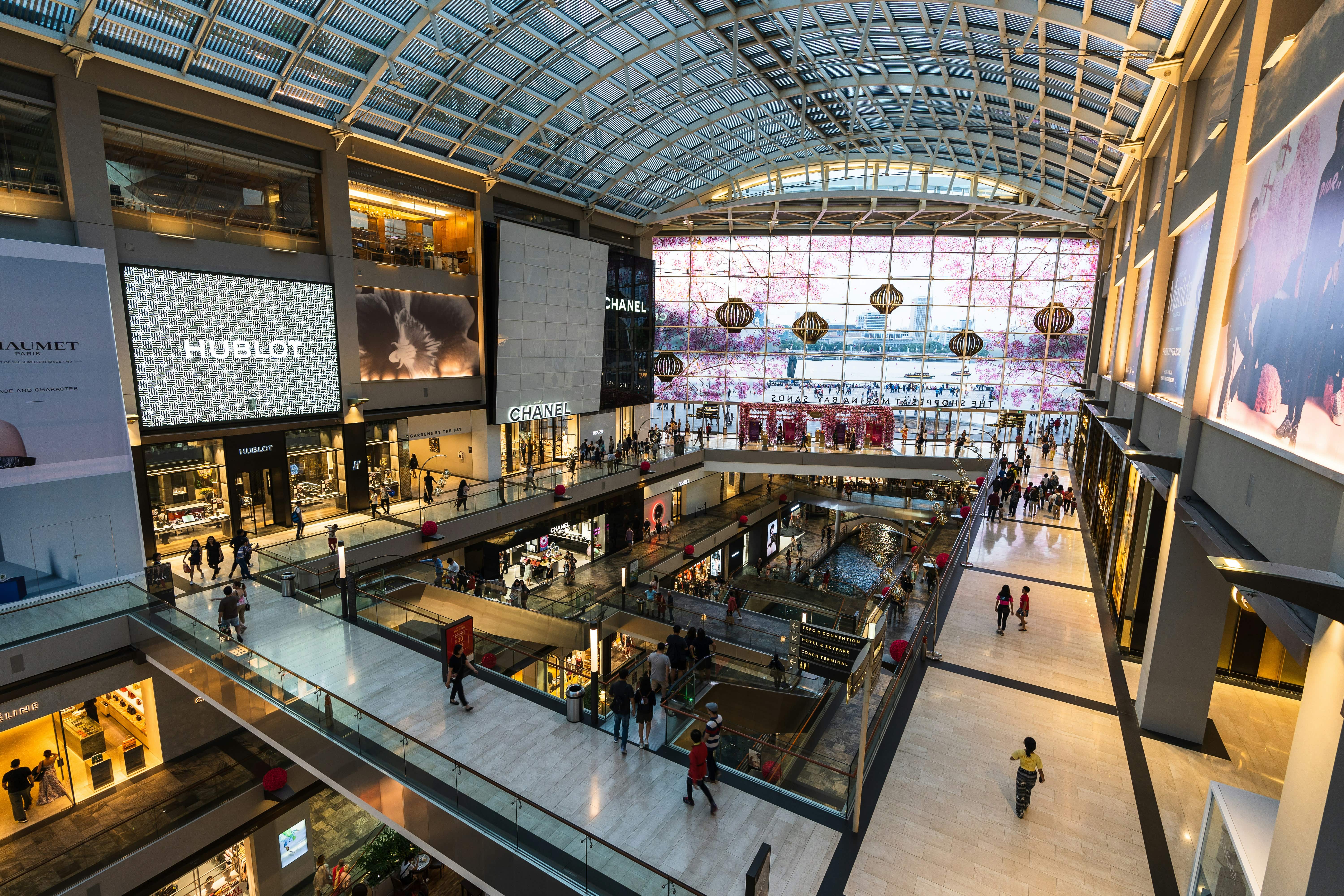 Successfully integrate its omnichannel strategy into its points of sale