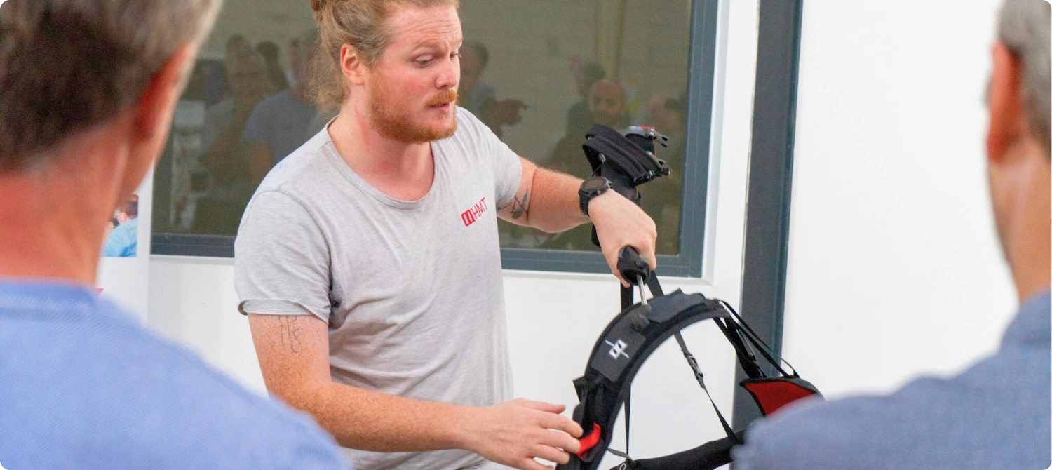 Qu'est-ce qu'un ergonome _ Présentation d'un exosquelette par un ergonome