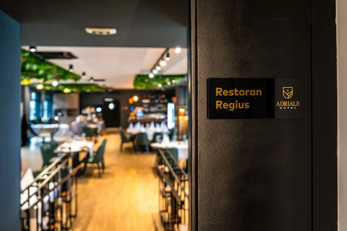Ulaz restoran regius s unutarnje strane