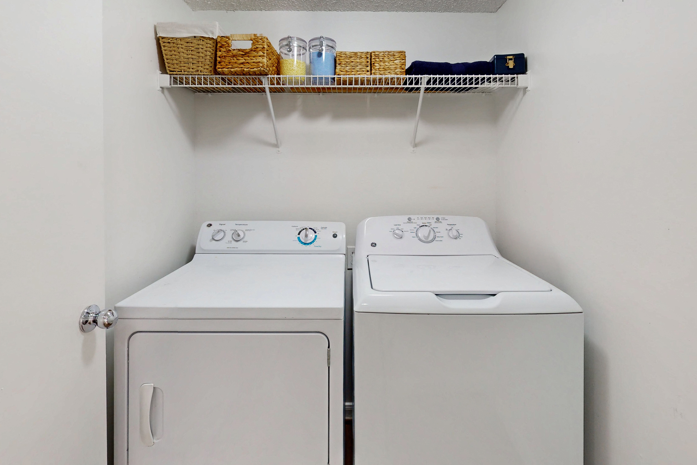 Bathroom with vanity mirror and tub