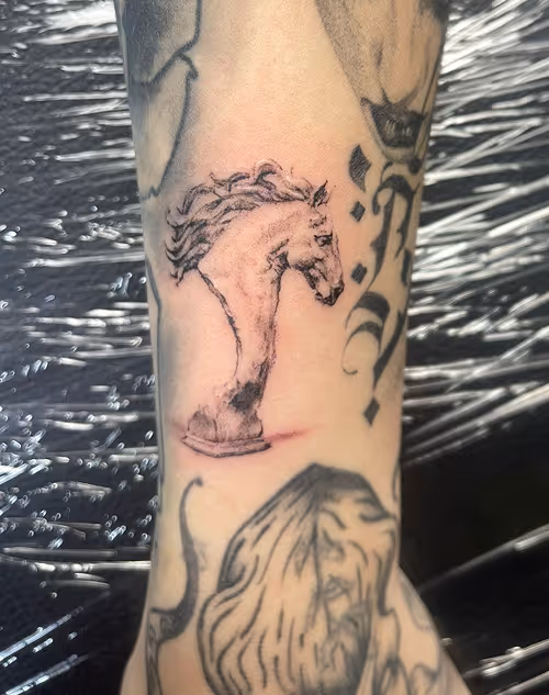 tetovaža konja na podlaktici