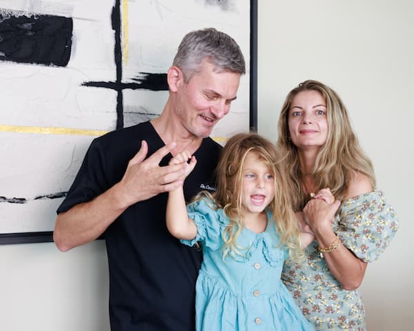 photo of Dr. Cocris with his wife and daughter