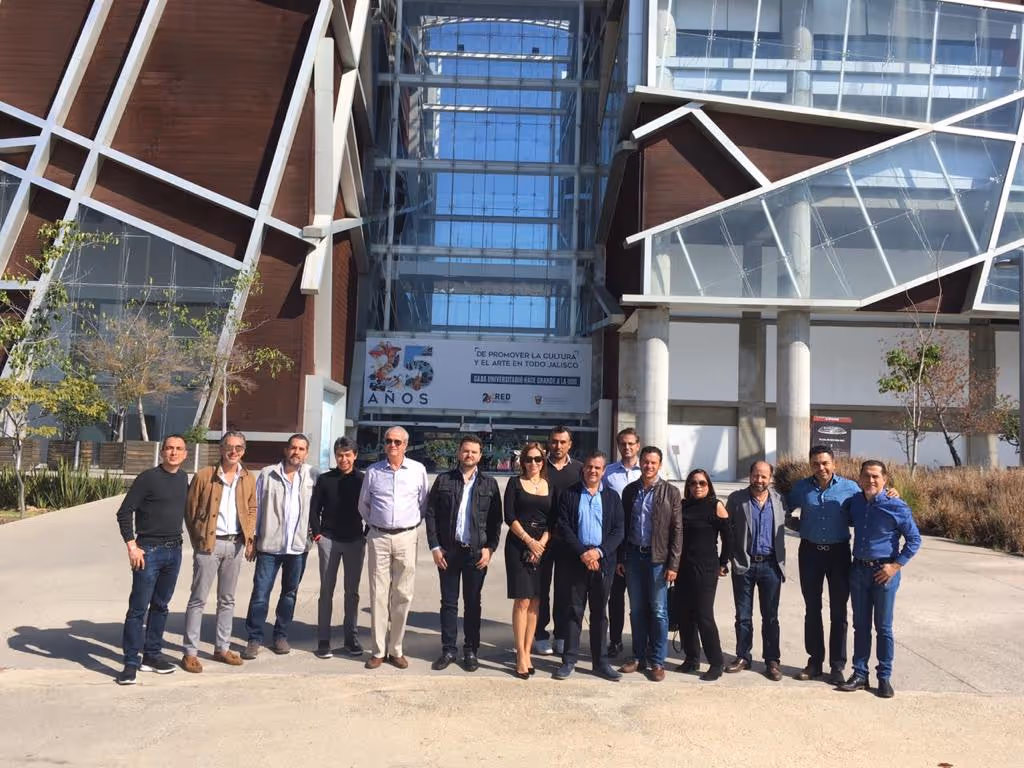 Arquitectos visitan biblioteca Jalisco