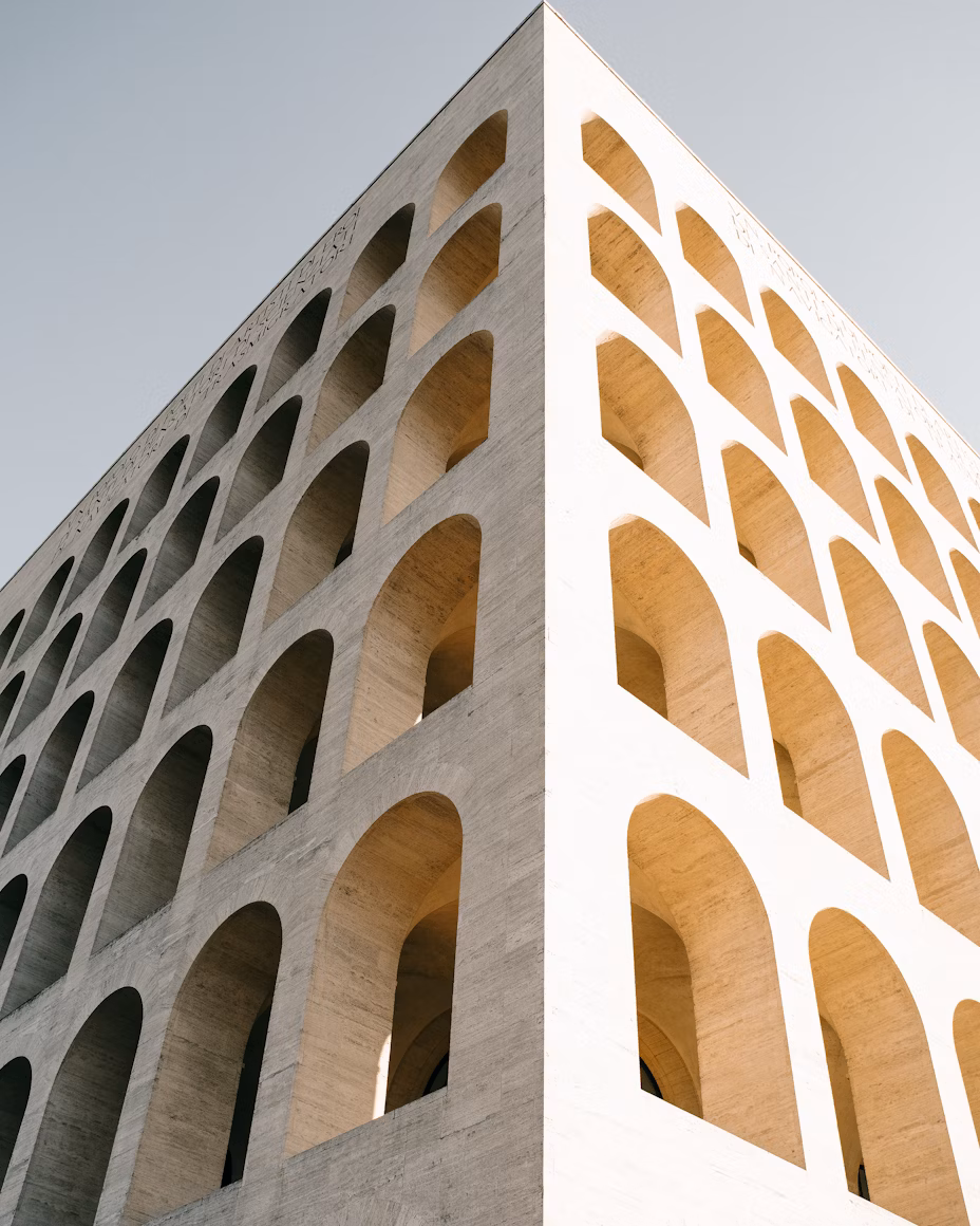 Architettura moderna a Roma Sud, simbolo dello stile urbano contemporaneo
