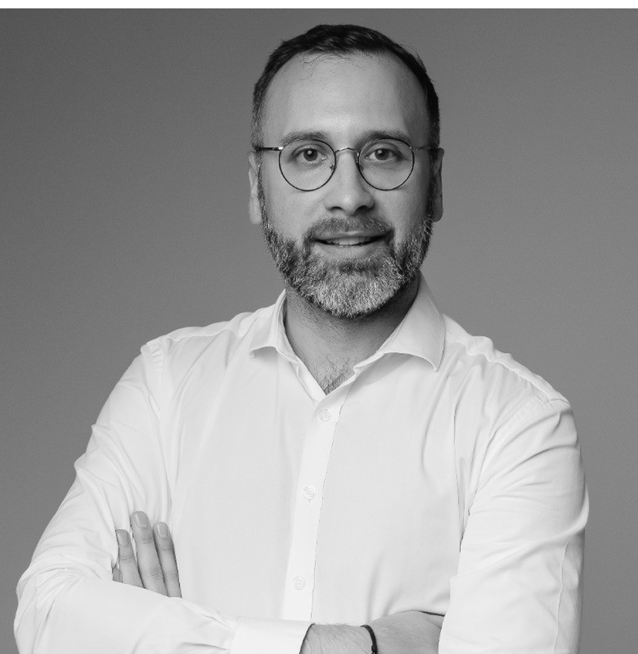 Portrait professionnel de Nicolas Nion-Guillot, cofondateur de Theoma.