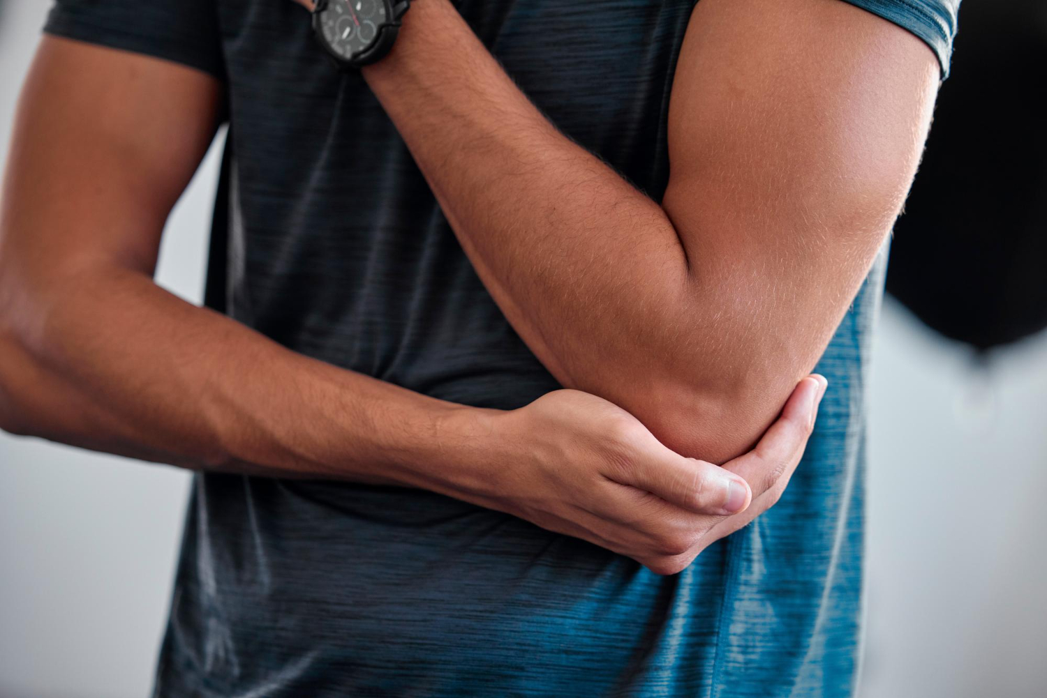 When to See a Doctor for Elbow Pain