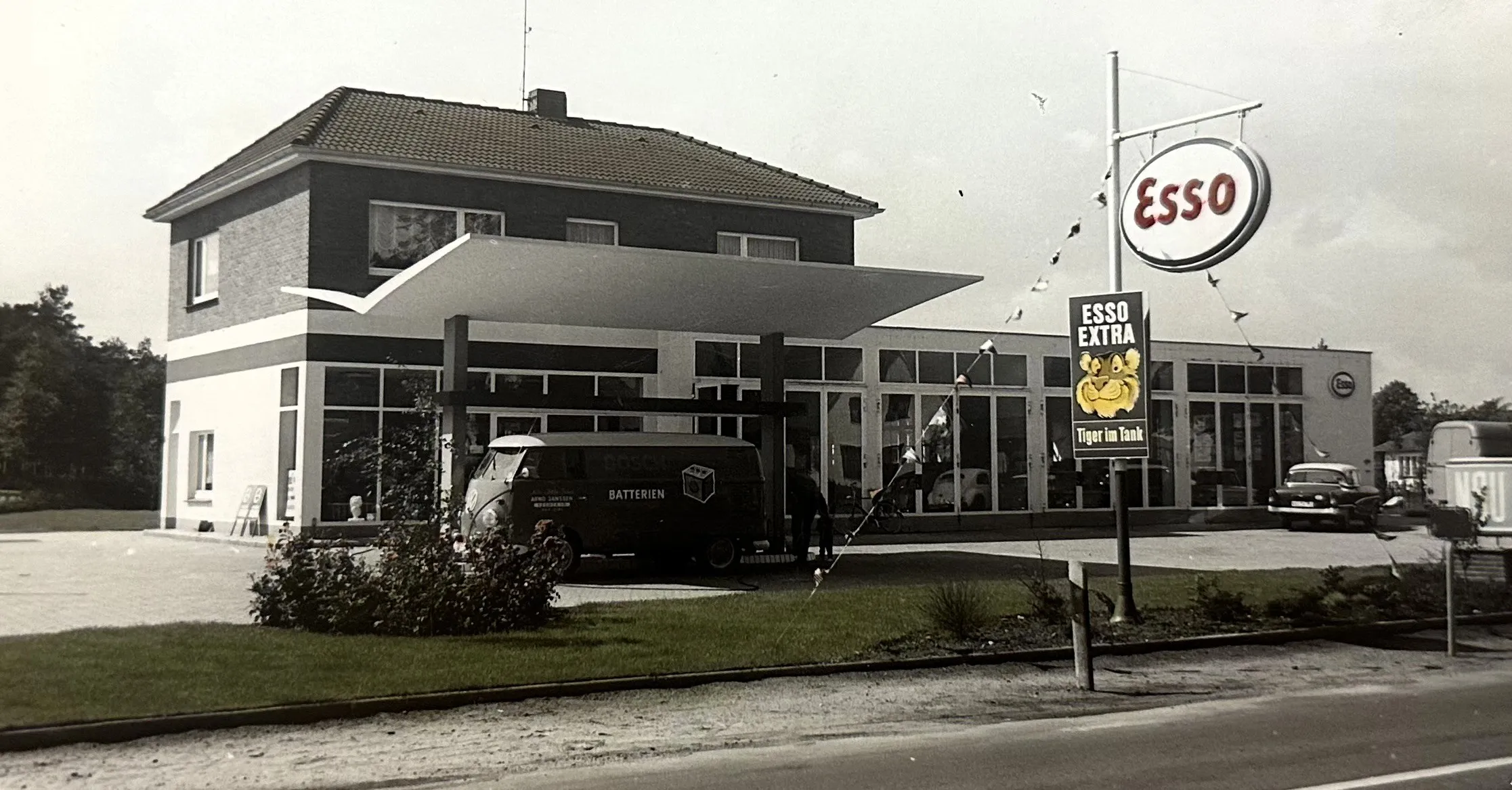 Esso-Tankstelle mit Werkstatt an der Diepholzer Straße in Vechta (1964)