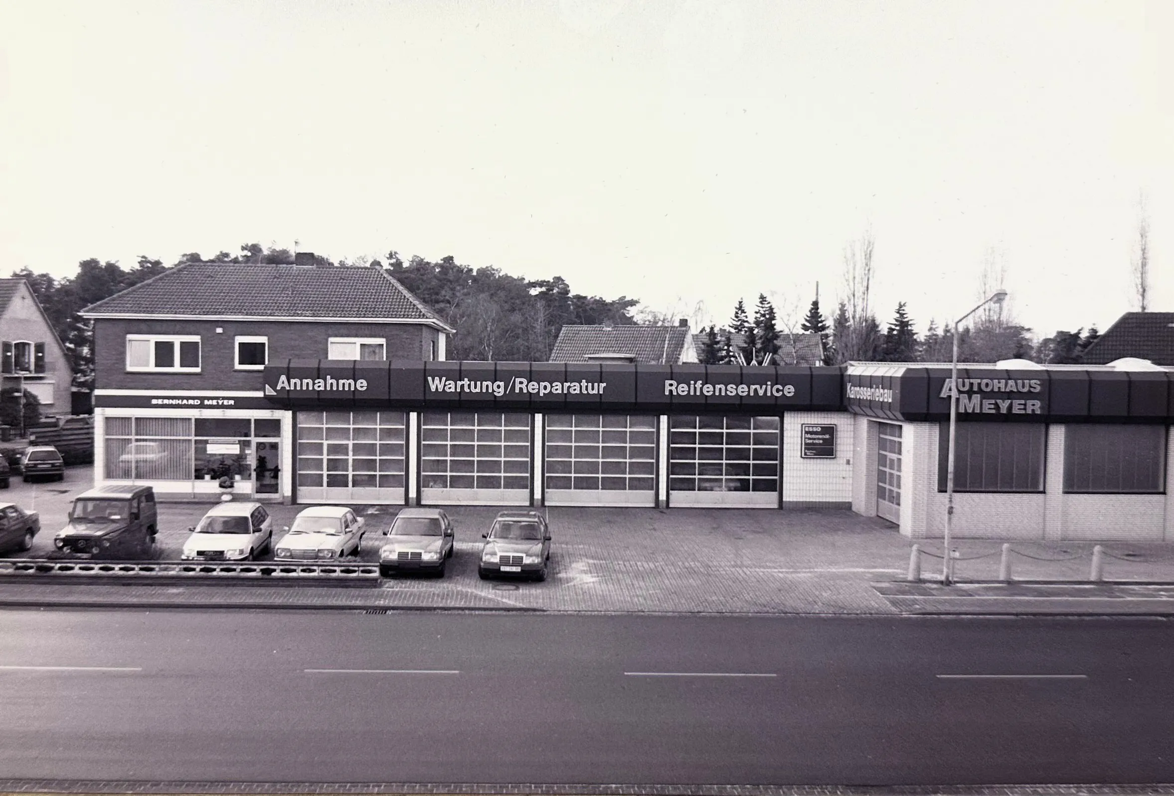 Werkstattgebäude mit Annahme, Wartung, Reparatur und Reifenservice (1995)