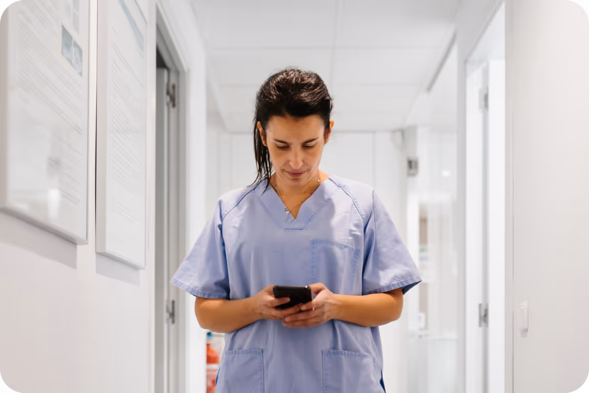 Mumba Cloud - Image 4 FrontlineWorker_Phone_Healthcare