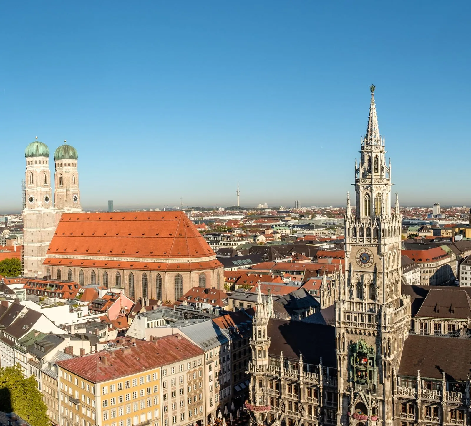 Blick auf den Marienplatz und die Frauenkirche von München