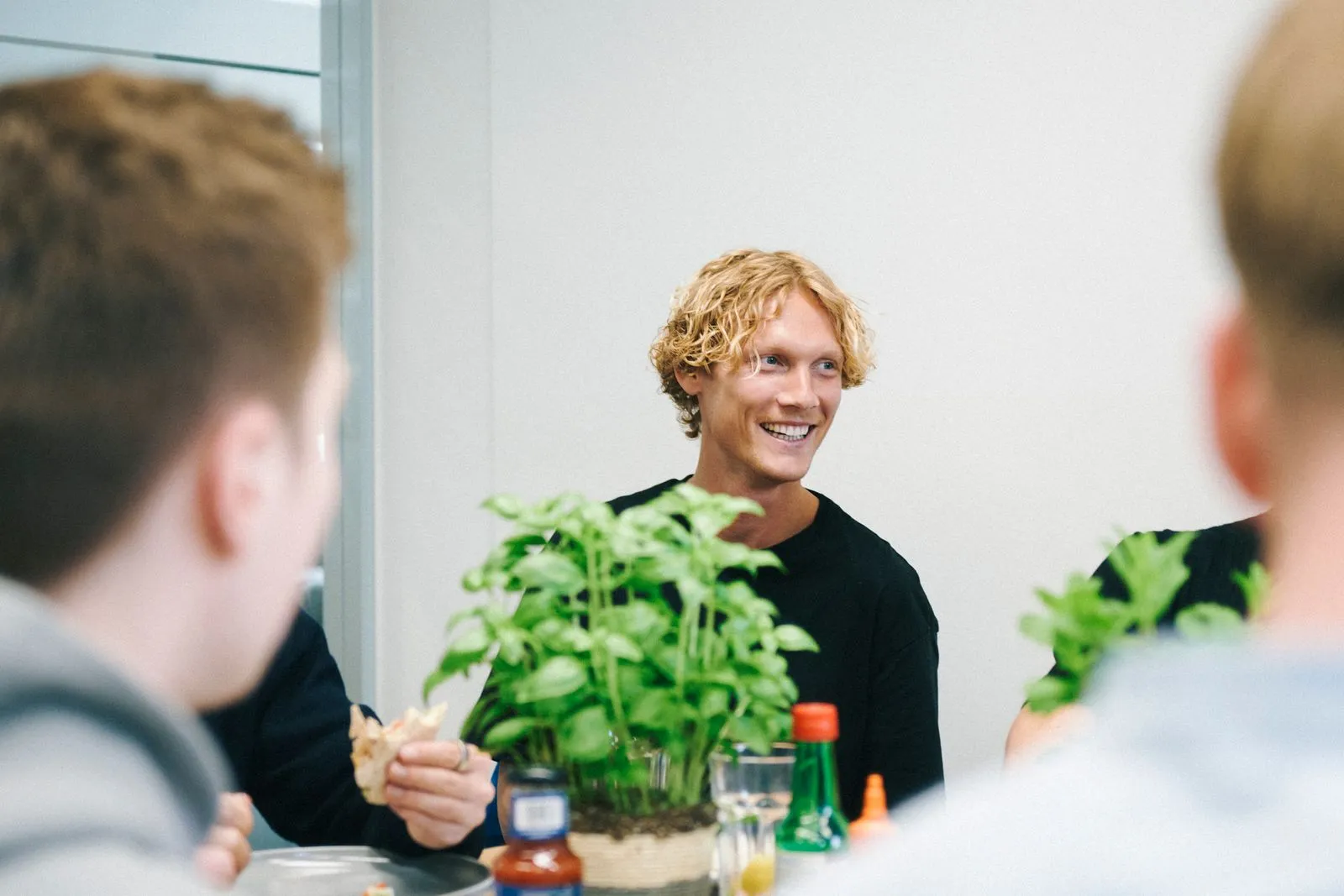 Mehrere Personen in einem Meeting