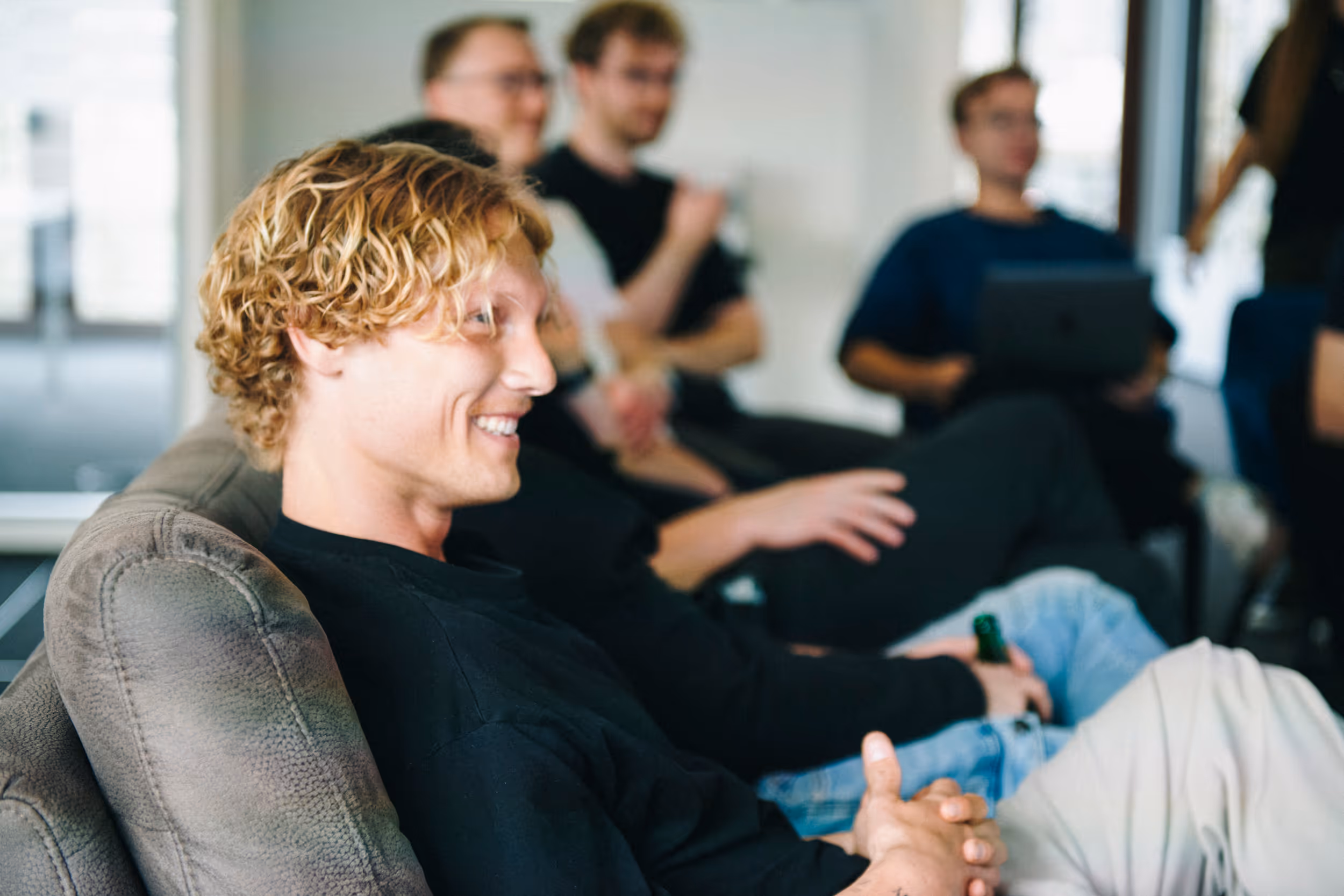 Mehrere Personen in einem Meeting