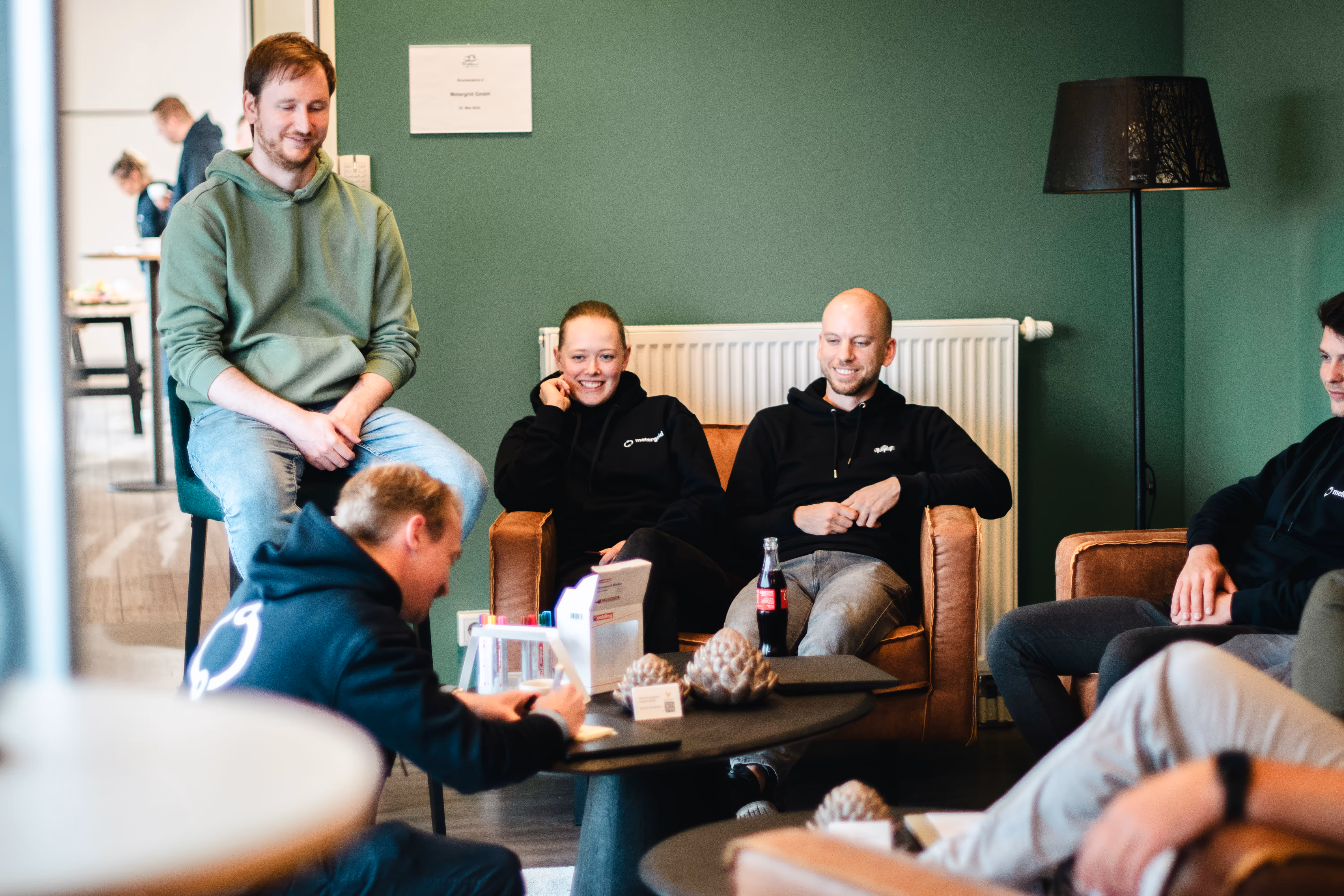 metergrid Offsite im Harz: Team Event mit lächelnden Mitarbeitern 2024