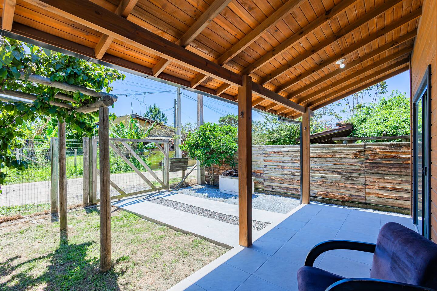 refugio-com-patio-privativo-perto-da-lagoa