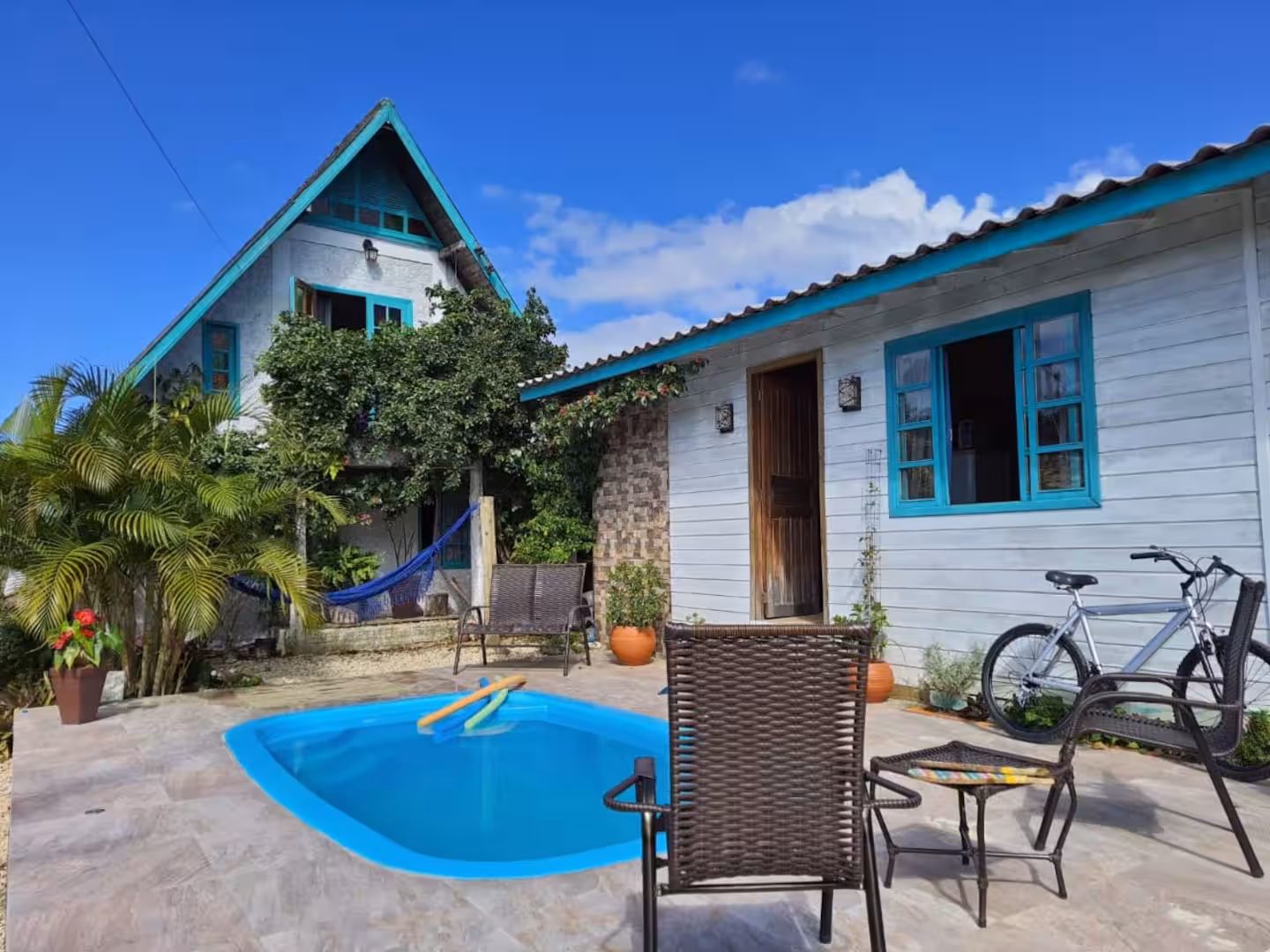 casa-com-piscina-no-rosa-natureza-e-conforto