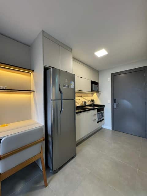studio-de-luxo-vista-piscina-e-academia