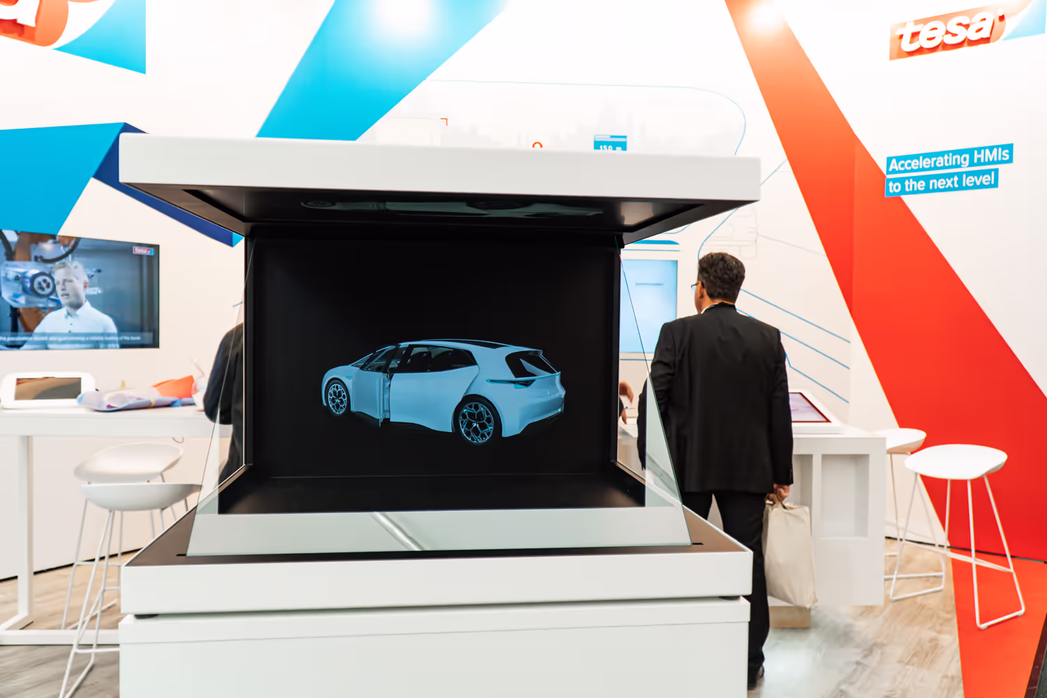 Holobox holographic display - Innovative booth technology