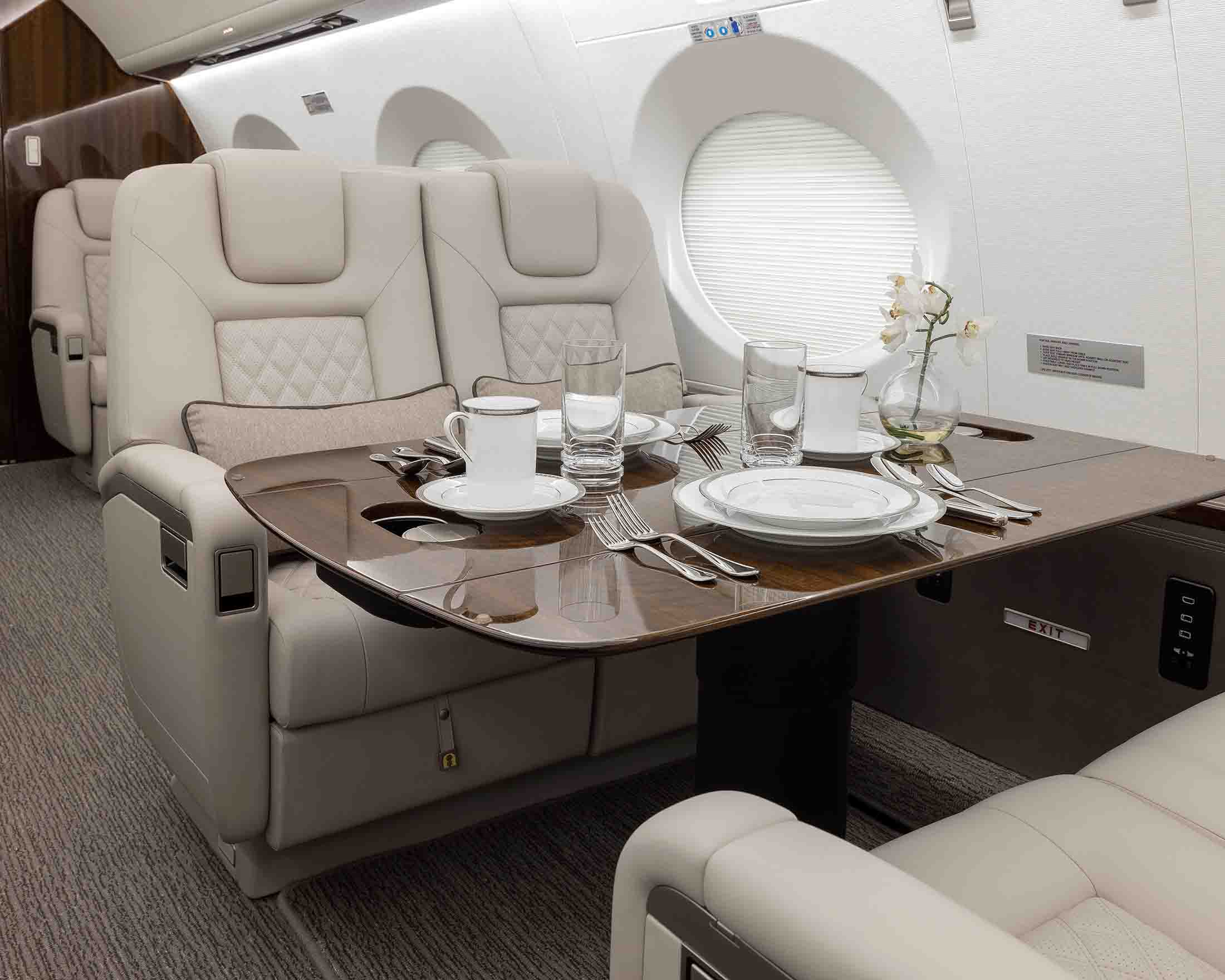 Gulfstream G280 dining area