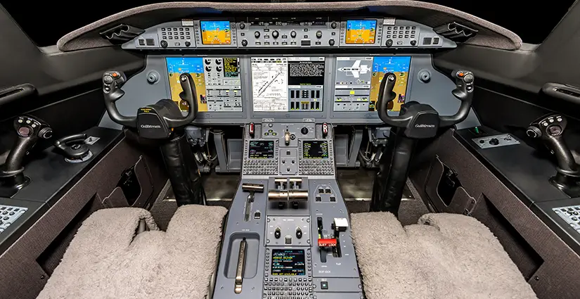 The cockpit and avionic suite of the Dassault Falcon 2000LX available from Private Jet Sales