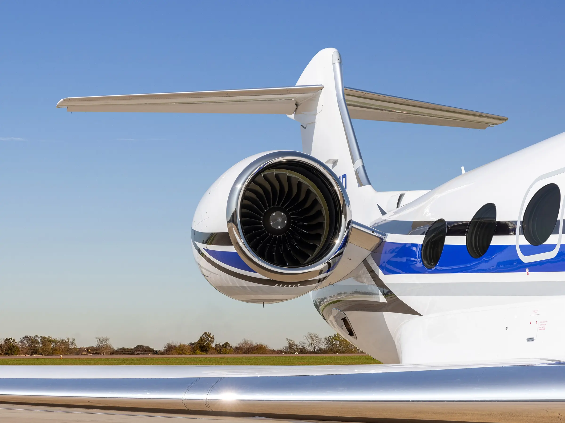 Exterior of the Falcon 2000LX by Dassault featuring PW308C engines