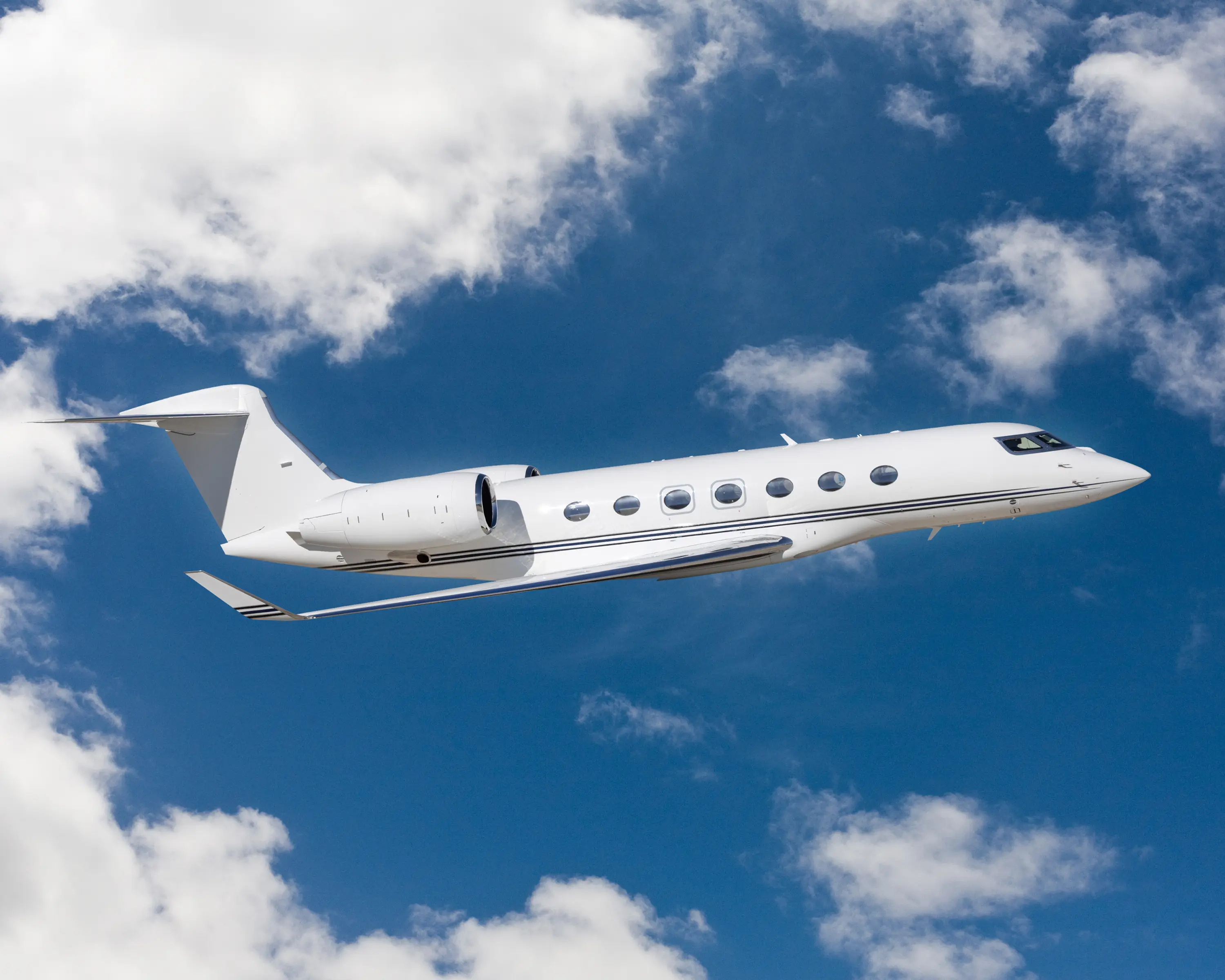 Exterior of the Falcon 2000LX by Dassault featuring PW308C engines