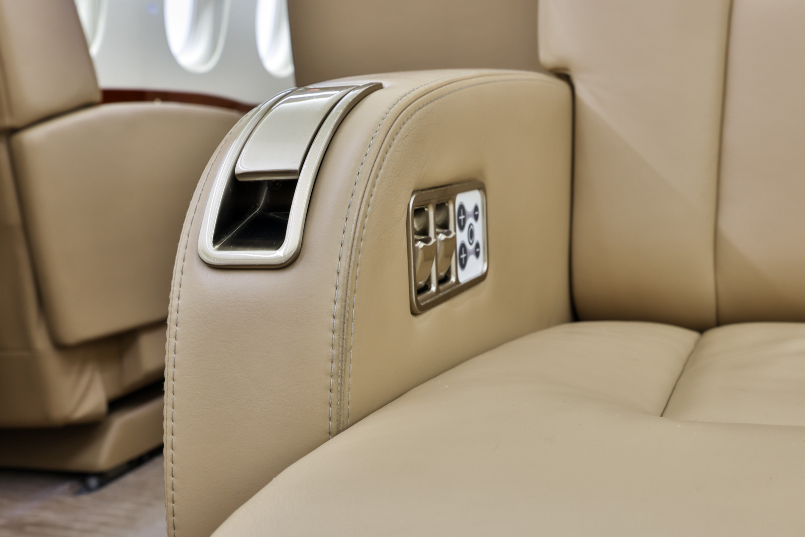 Falcon 2000LXS serial 300 interior cabin layout