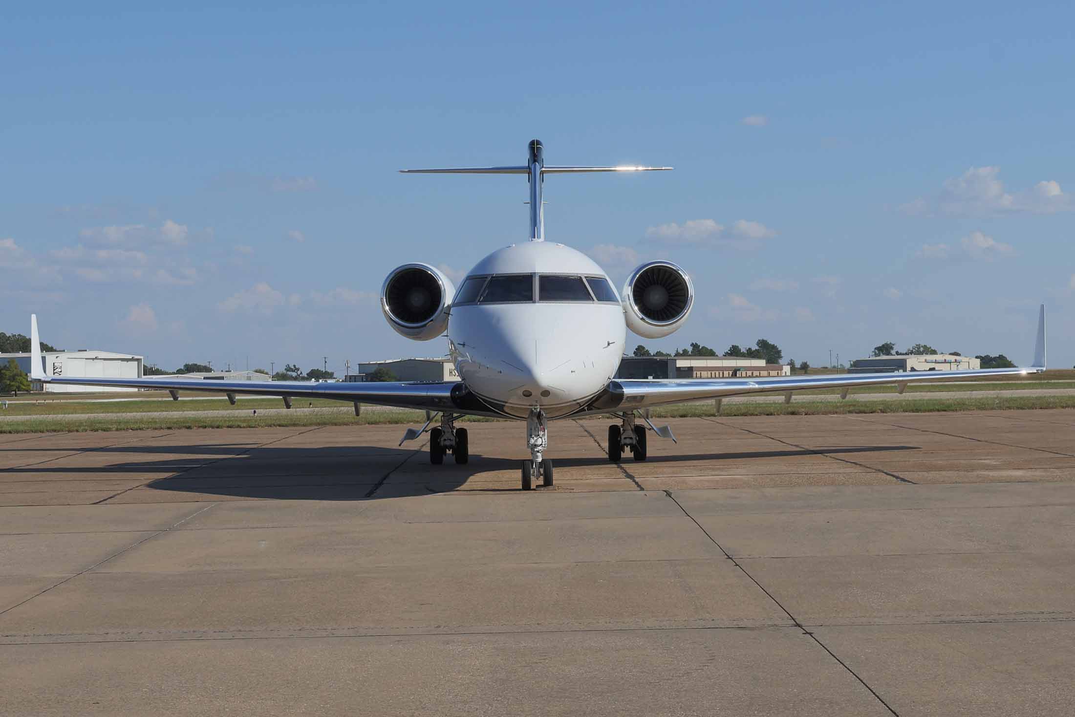 Exterior of the Falcon 2000LX by Dassault featuring PW308C engines
