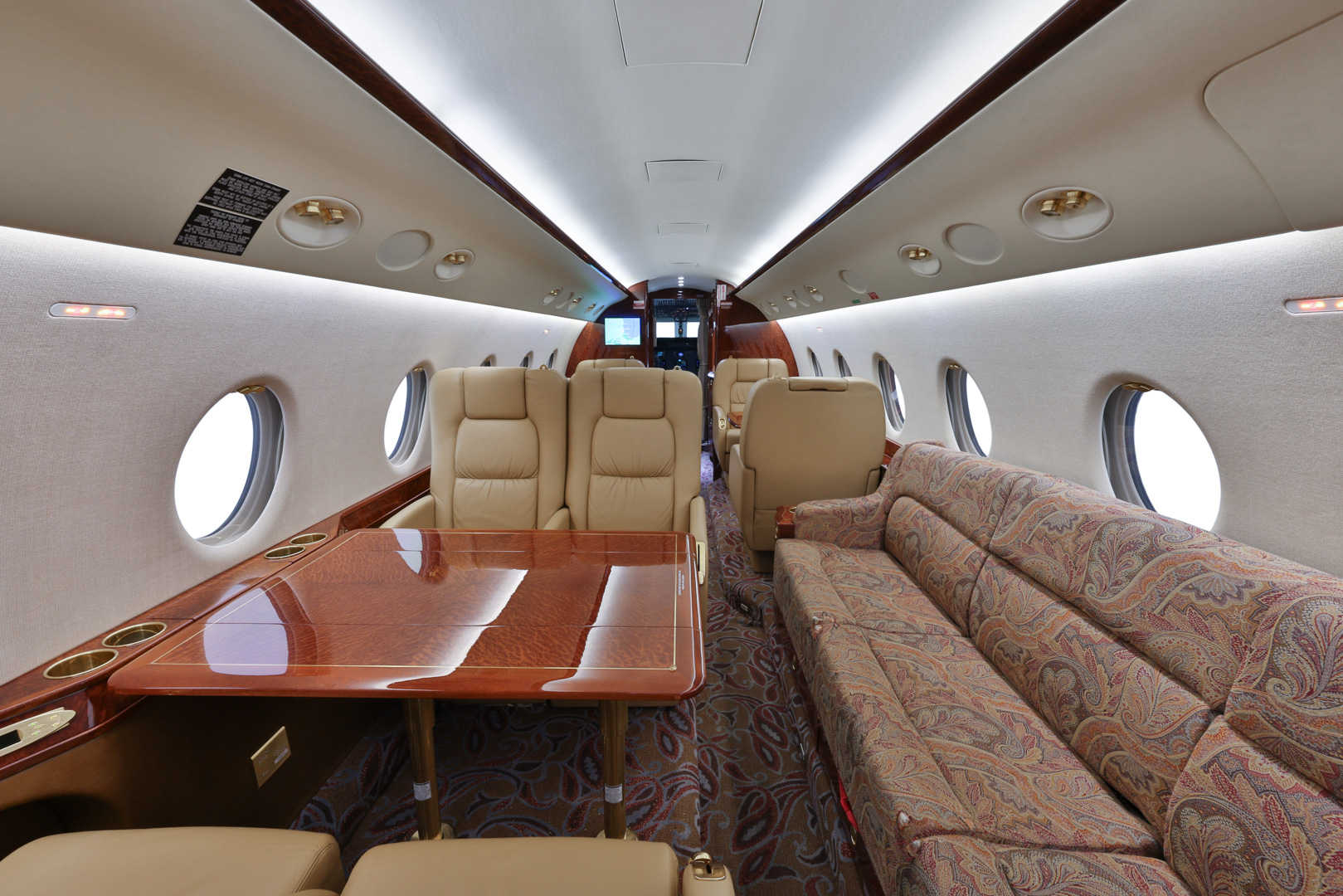 Exterior of the Falcon 2000LX by Dassault featuring PW308C engines