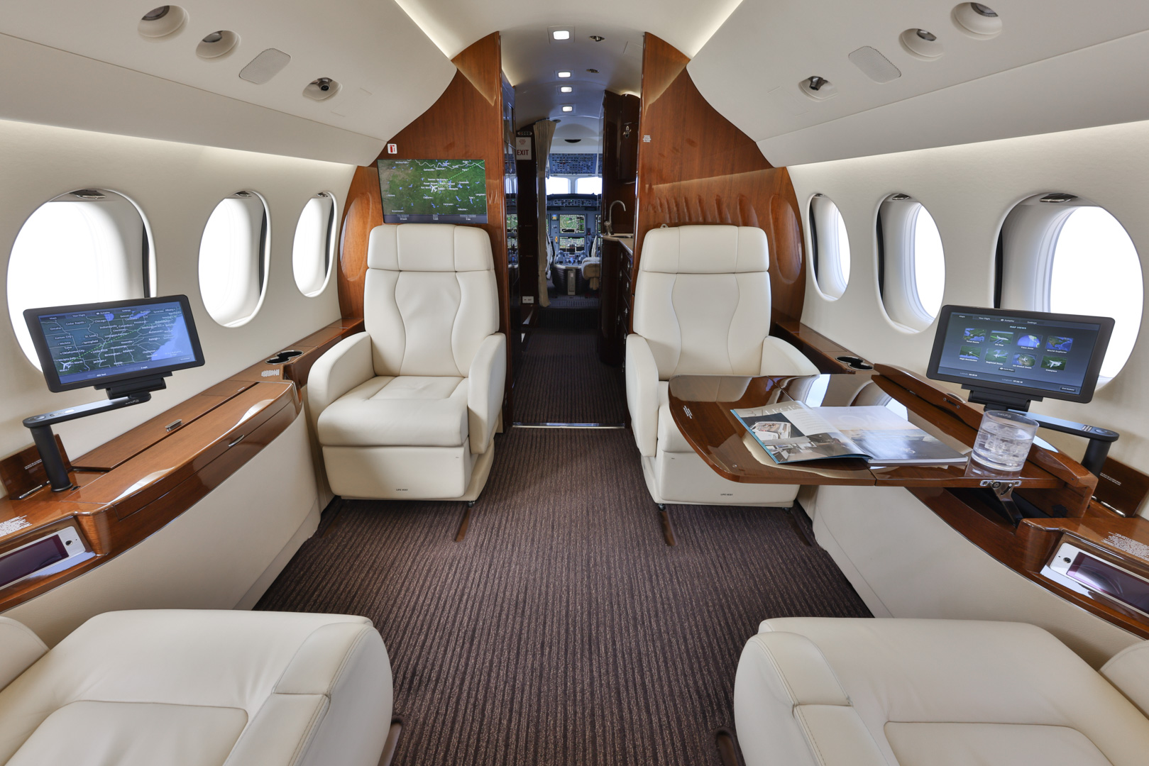 The cockpit and avionic suite of the Dassault Falcon 2000LX available from Private Jet Sales