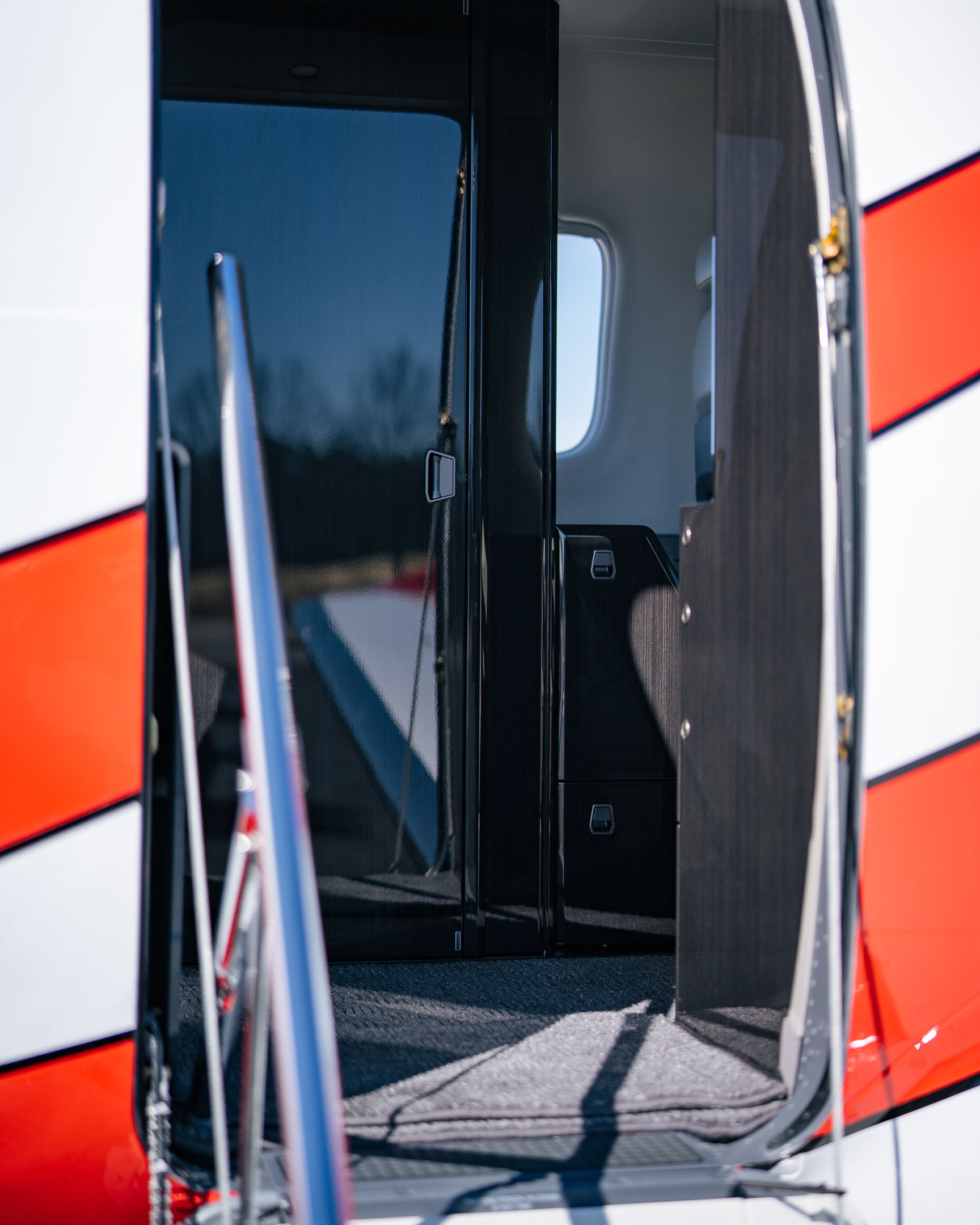 Exterior of the Falcon 2000LX by Dassault featuring PW308C engines