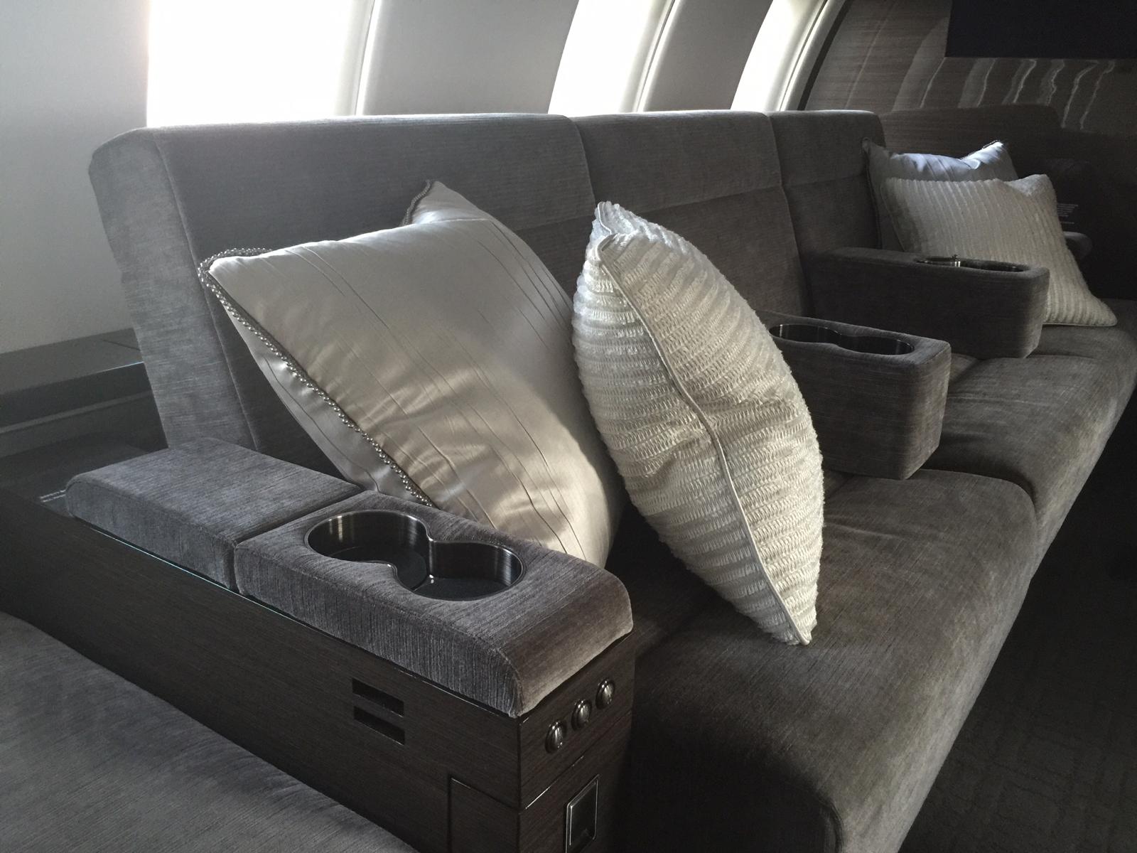 The cockpit and avionic suite of the Dassault Falcon 2000LX available from Private Jet Sales