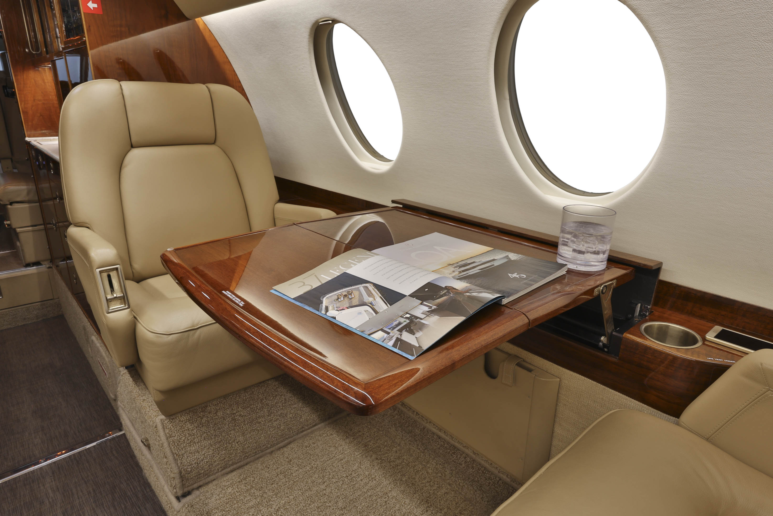 The cockpit and avionic suite of the Dassault Falcon 2000LX available from Private Jet Sales