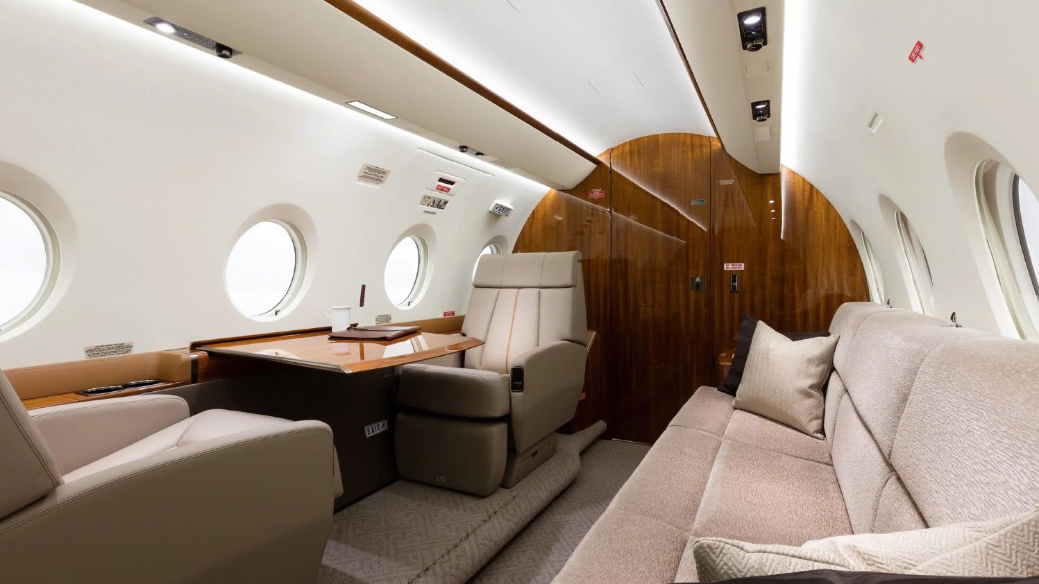 Exterior of the Falcon 2000LX by Dassault featuring PW308C engines