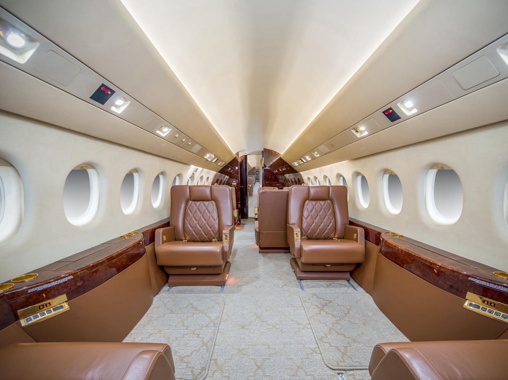 Exterior of the Falcon 2000LX by Dassault featuring PW308C engines