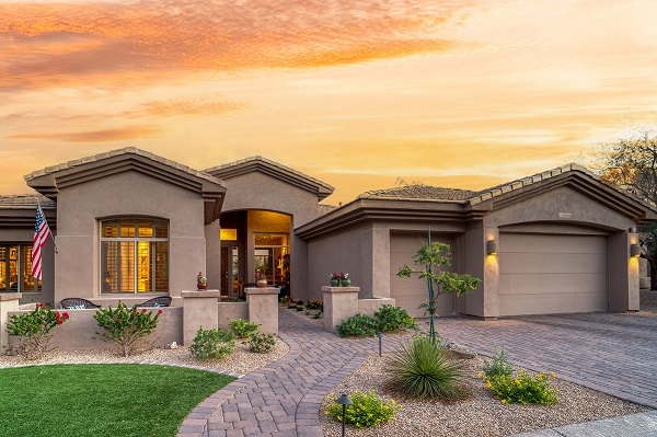 Explore the pros and cons of renting versus buying in Dallas. Get expert advice to make the best decision for your housing needs.