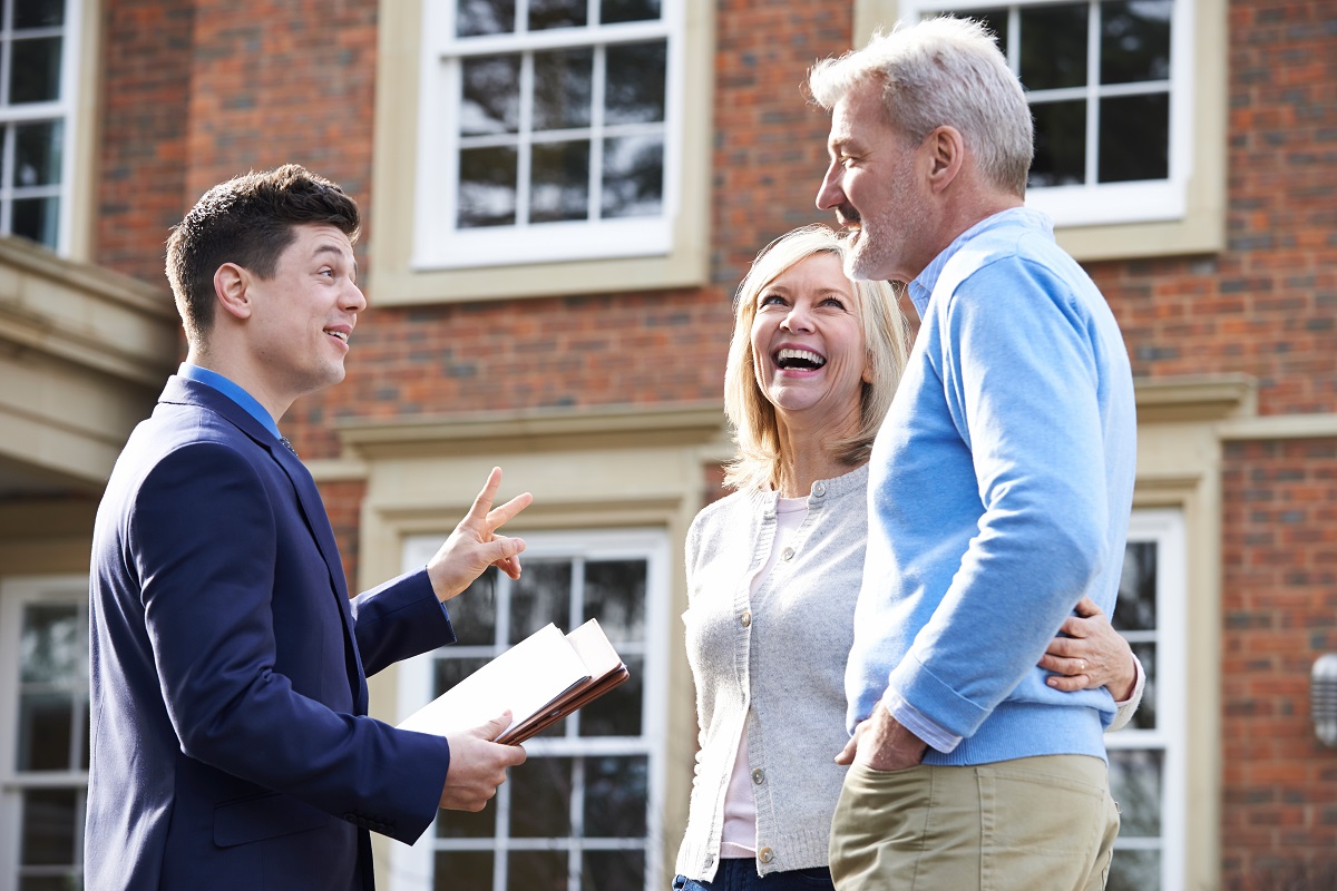 How Much Do Realtors Charge to Sell a Home?