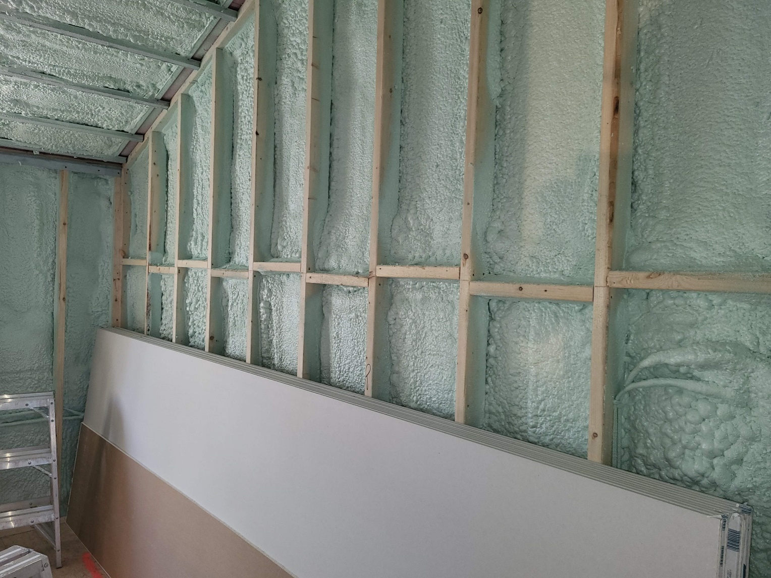 Showing insulation installation