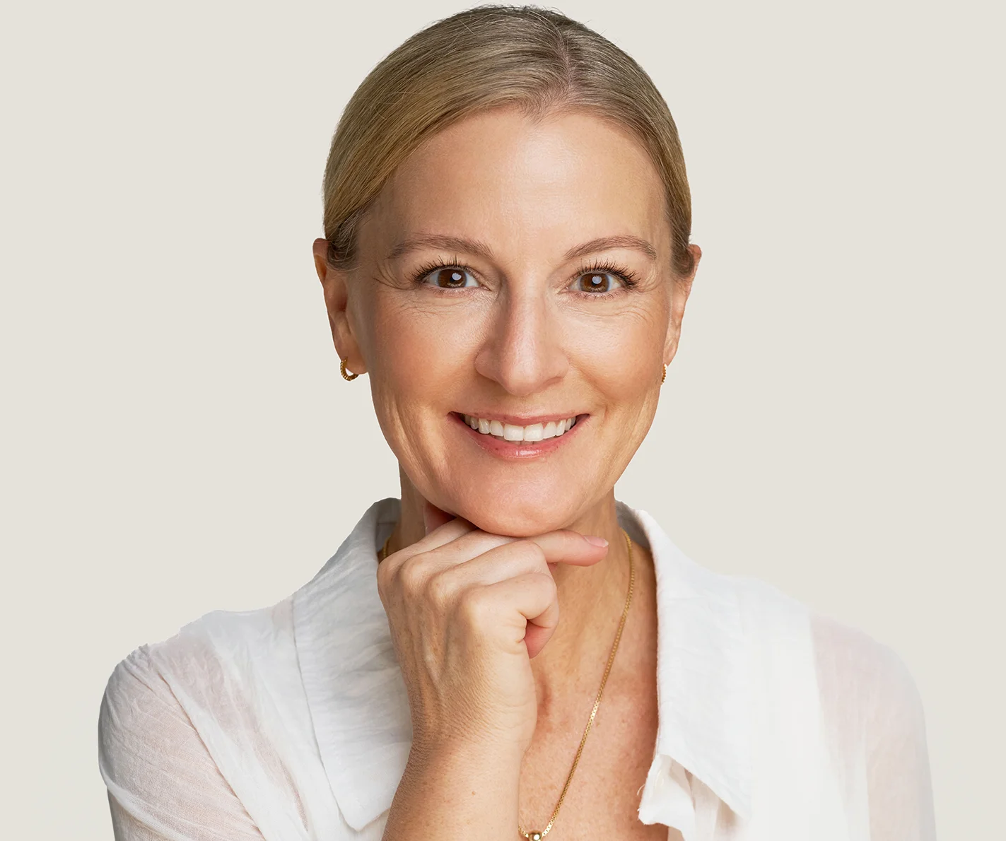 Middle-aged woman with skin that is even and has refined texture. 