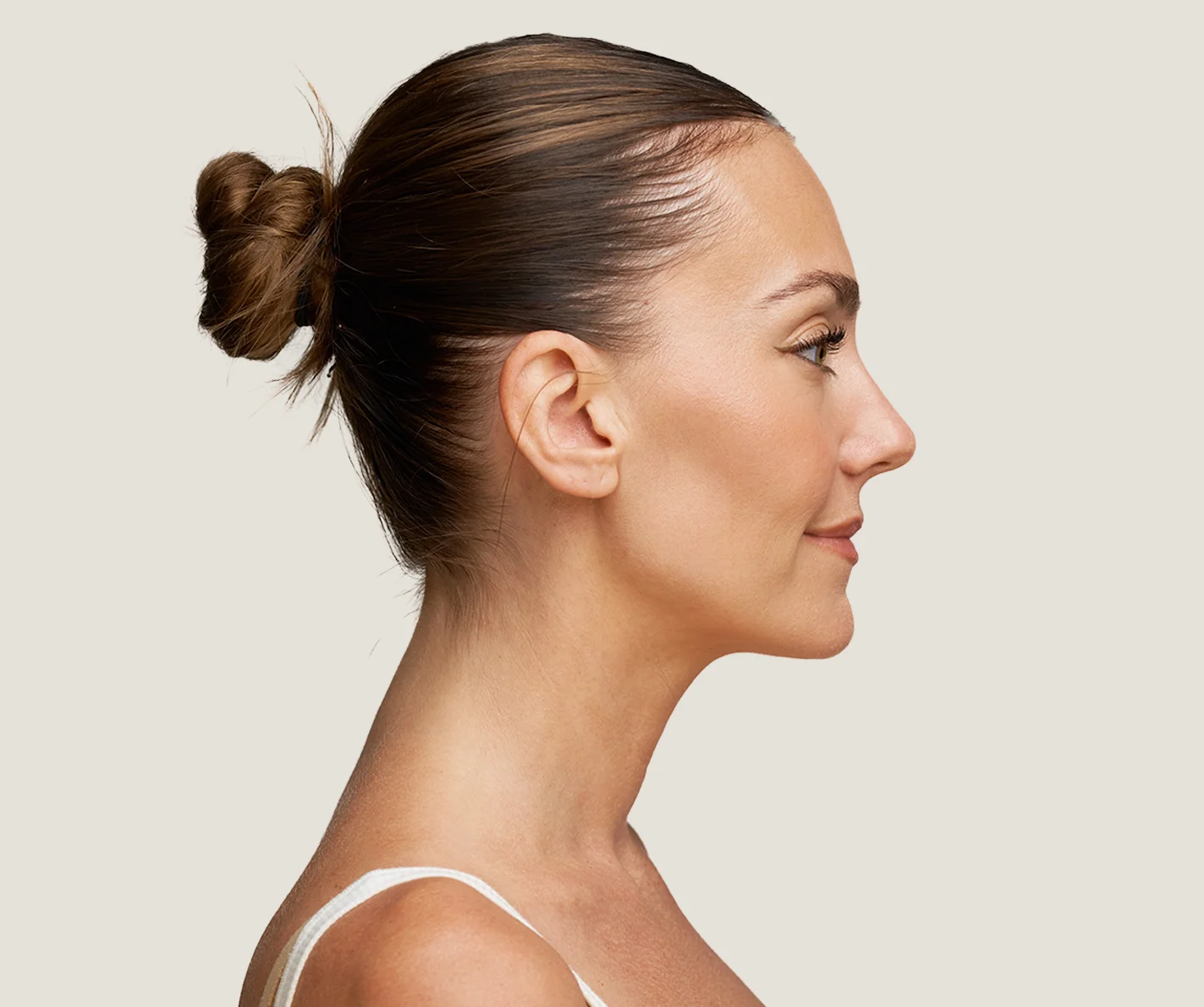Young woman with a nose that has smooth contours, visually enhancing her side profile.