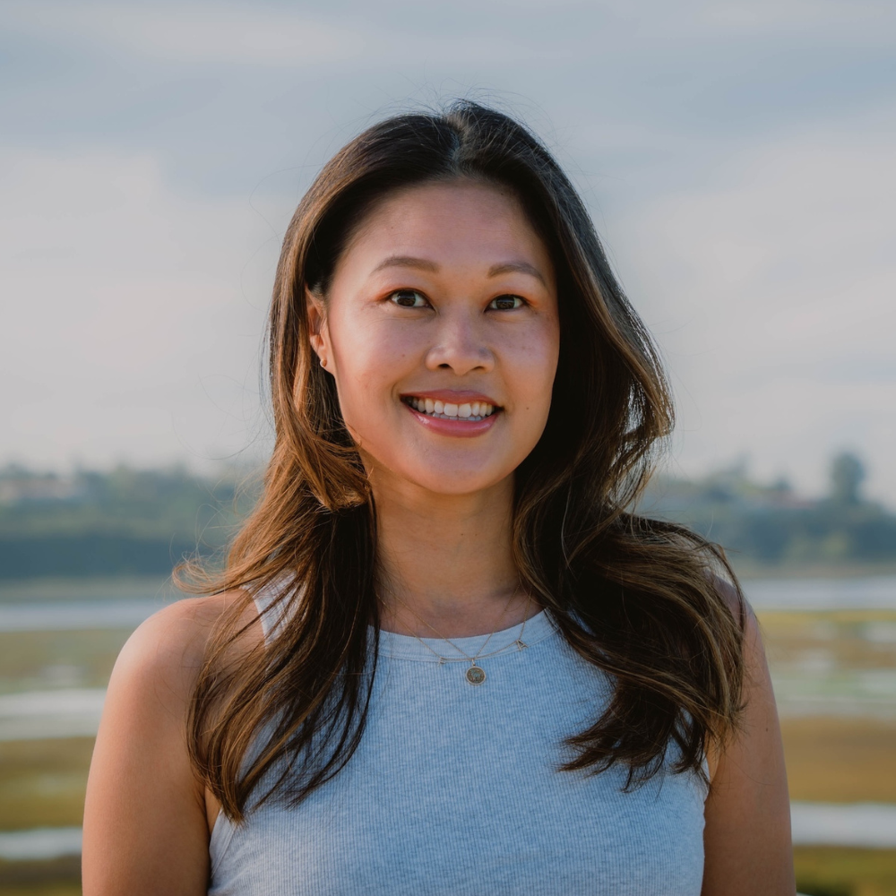 Demitra Carter is an athlete and experienced writer for popfly.com.