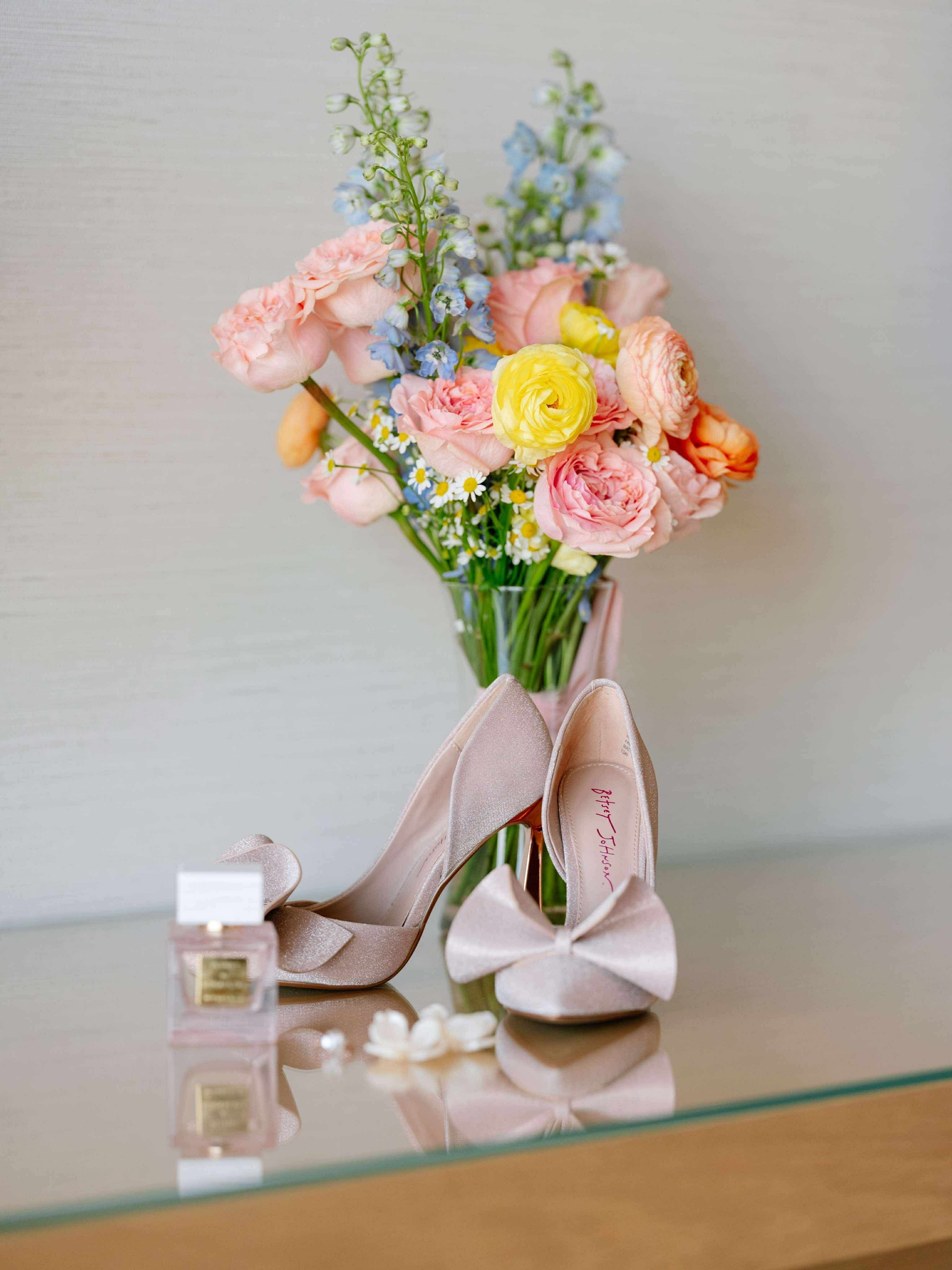image of a floral arrangement