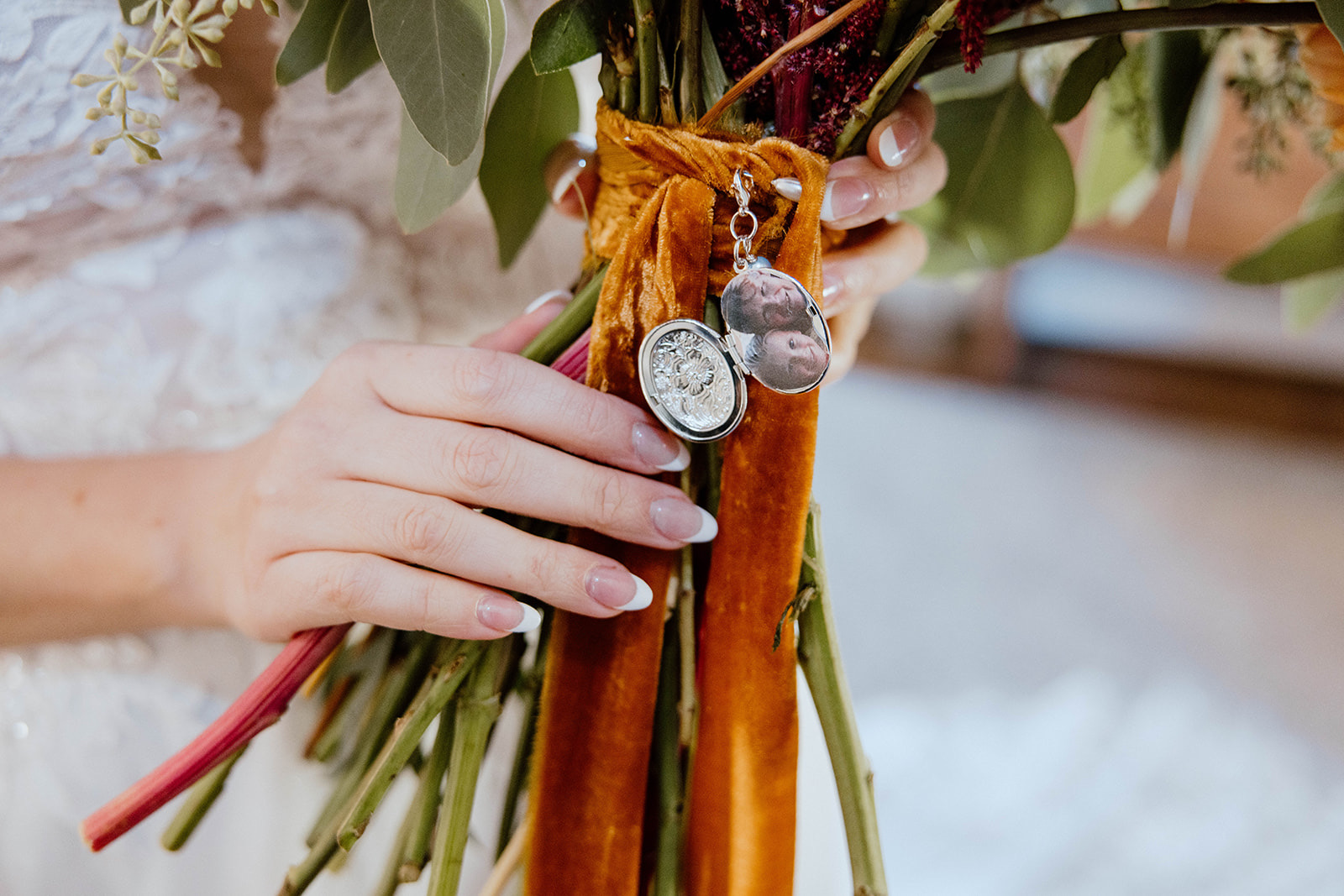 image of a floral arrangement