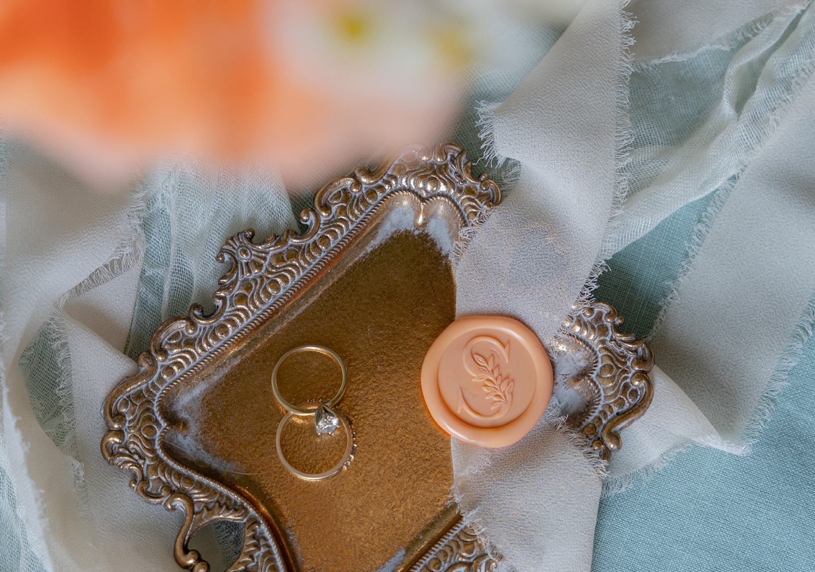 image of a floral arrangement