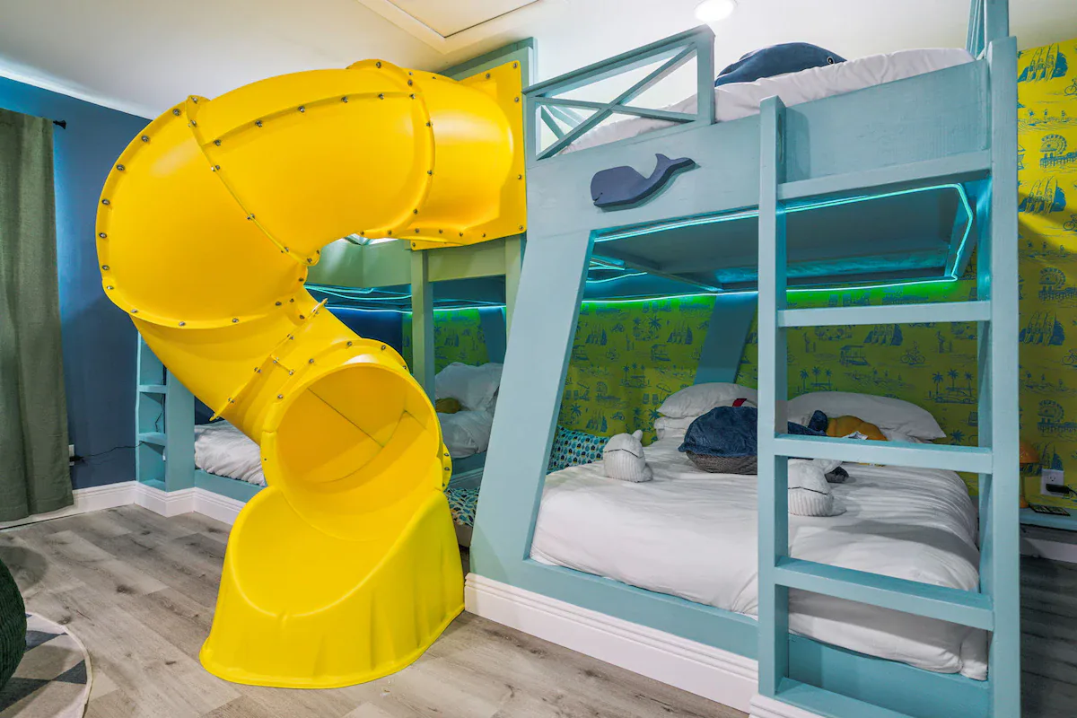 Tropical Resort Home interior and amenities, photo 23