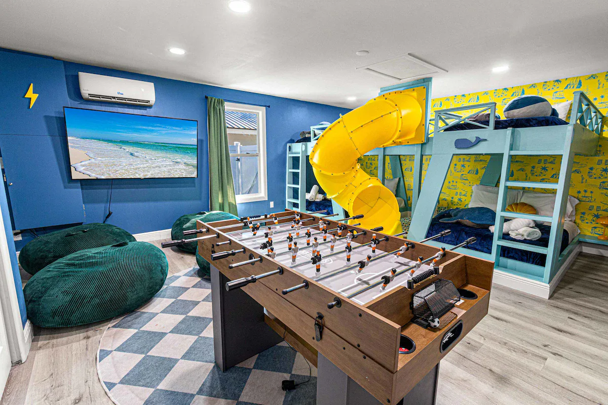Tropical Resort Home interior and amenities, photo 5