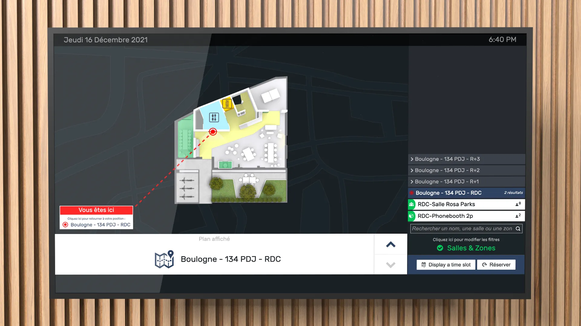 Écran affichant un plan d'étage interactif de Boulogne - 134 PDJ - RDC avec une localisation marquée et une liste de salles à droite.