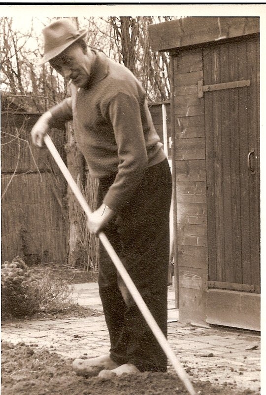 A H BLOM 1904-1971 HOVENIER TE DELFT