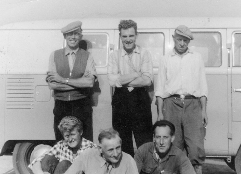 1965-POSEREN VOOR DE VW-BUS OP EEN DOORDEWEEKSE DAG